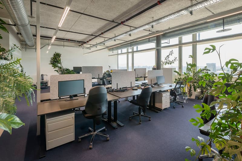 Spazio ufficio moderno al 10° piano con vista a 360° (5)