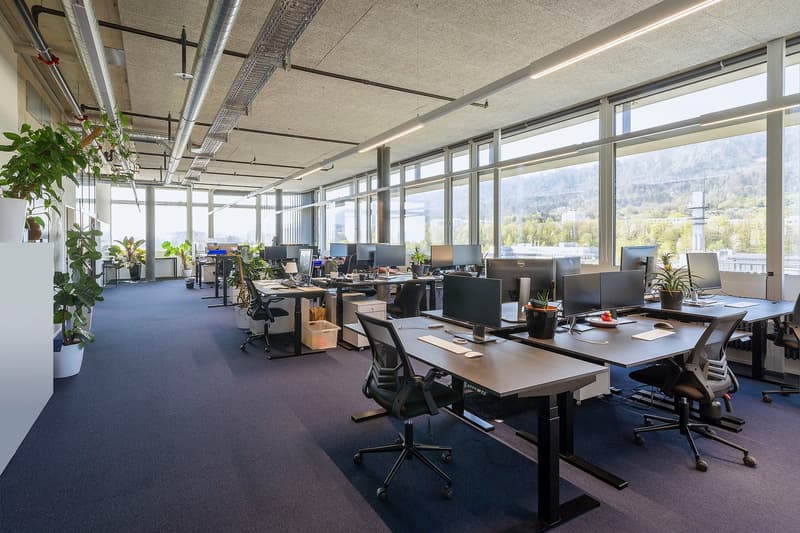 Spazio ufficio moderno al 10° piano con vista a 360° (3)