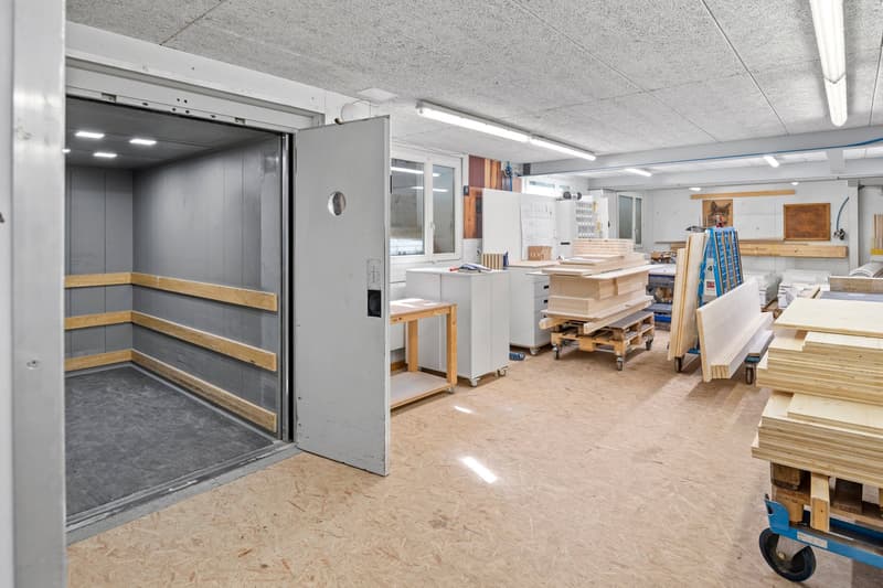 Zurich District 5: Workshop/Office/Exhibition/Storage with parking spaces (3)