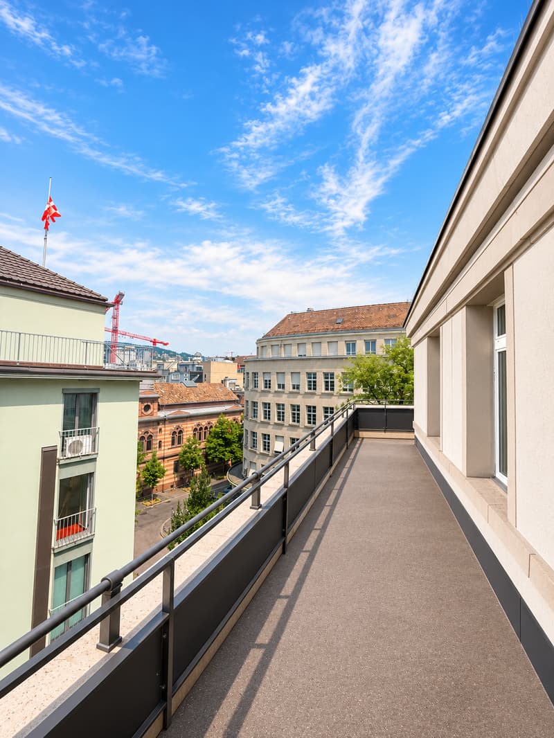 Espace de bureau avec balcon dans un état de rénovation prête à occuper (4)