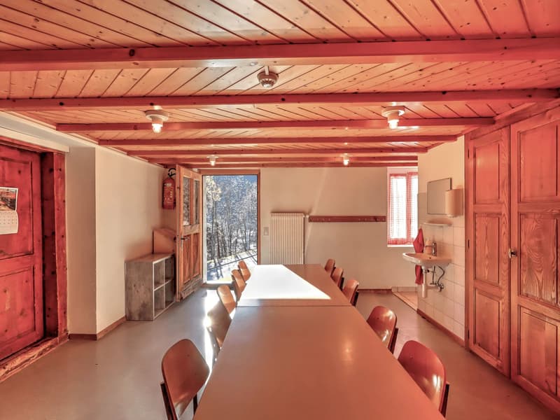 Holiday Chalet for Groups - High Yield (2)
