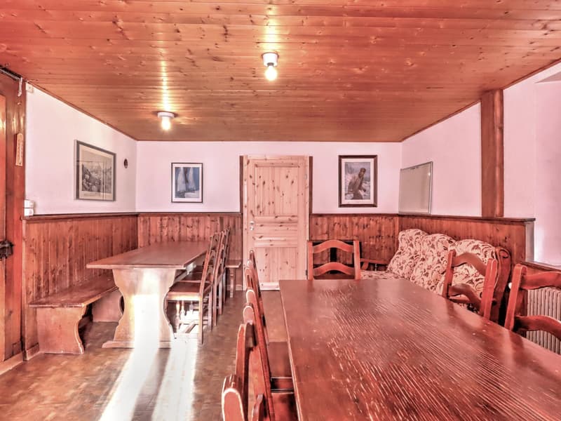 Holiday Chalet for Groups - High Yield (5)