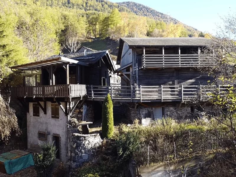 Set of two traditional mazots with panoramic view (3)
