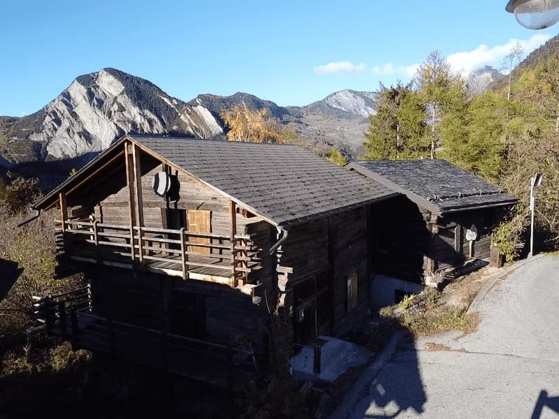 Set of two traditional mazots with panoramic view (1)
