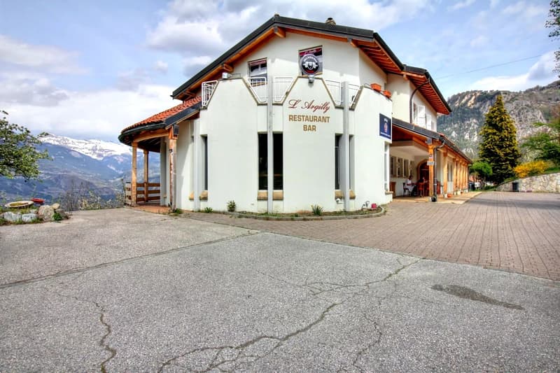 Restaurant with accommodation and great potential in Vex (2)