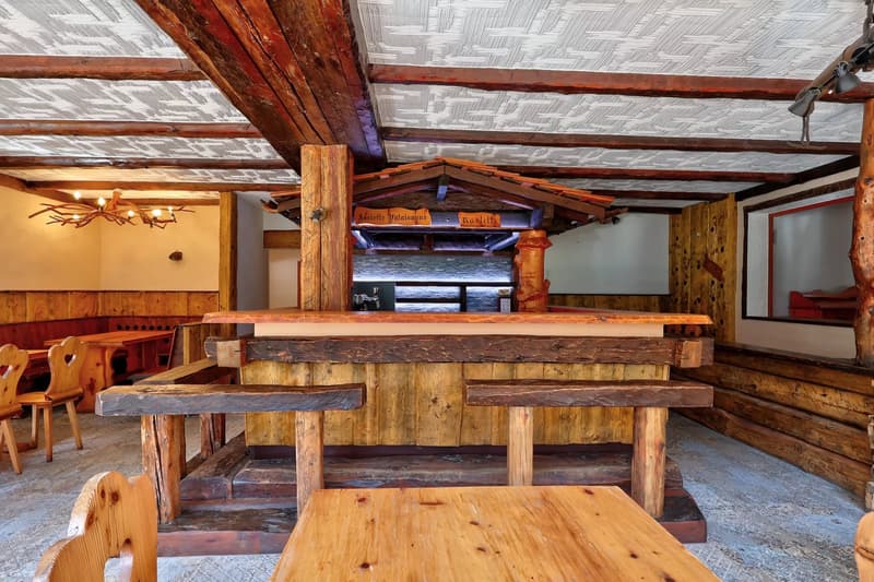 Opportunity | Restaurant establishment with adjacent apartment (8)