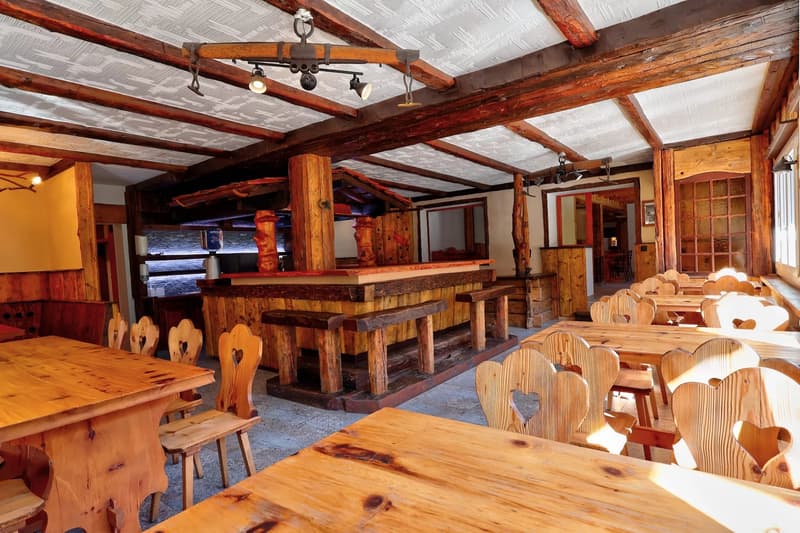 Opportunity | Restaurant establishment with adjacent apartment (9)