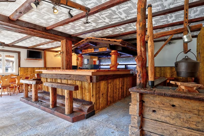 Opportunity | Restaurant establishment with adjacent apartment (7)