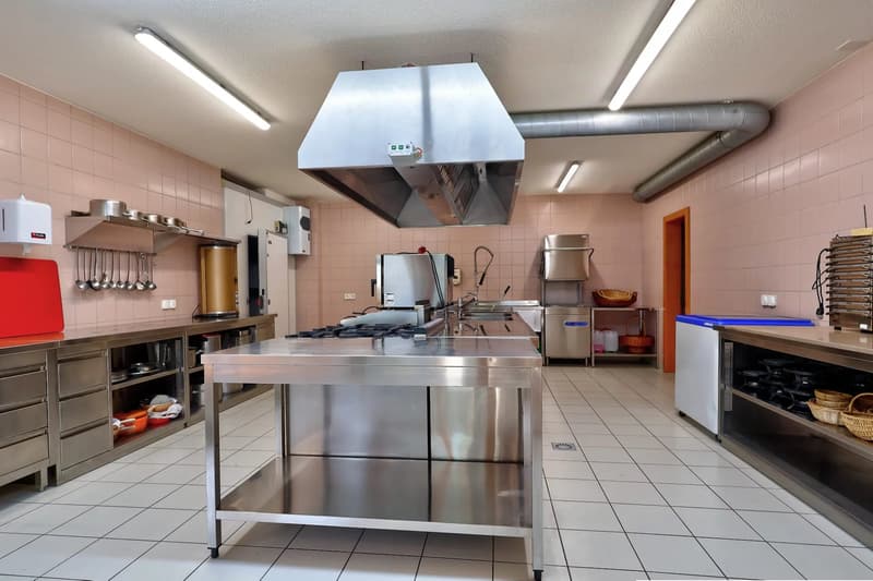Opportunity | Restaurant establishment with adjacent apartment (4)