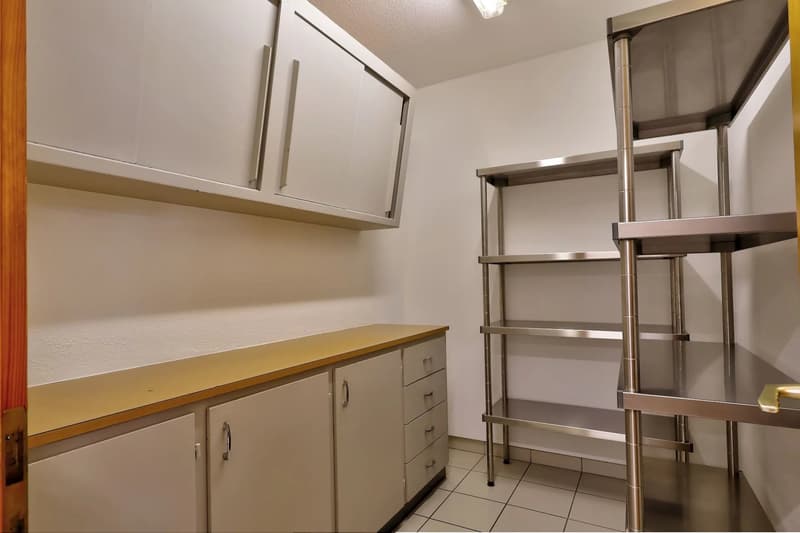 Opportunity | Restaurant establishment with adjacent apartment (6)