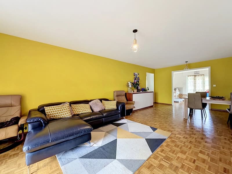 In the heart of Martigny generous 5.5-room apartment (1)