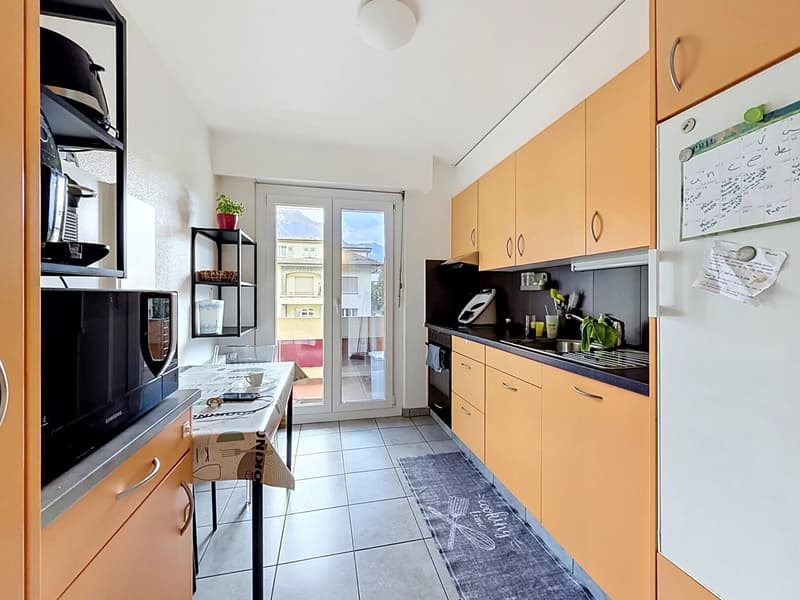 In the heart of Martigny generous 5.5-room apartment (4)