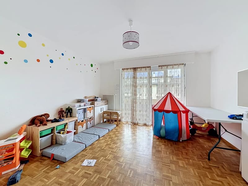 In the heart of Martigny generous 5.5-room apartment (8)