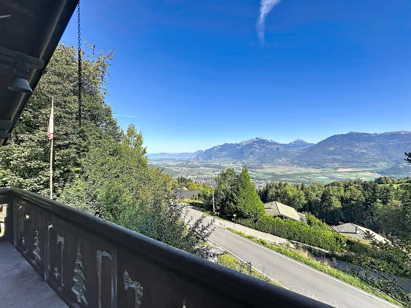 Chalet en rondins sur les hauteurs de Choëx (1)