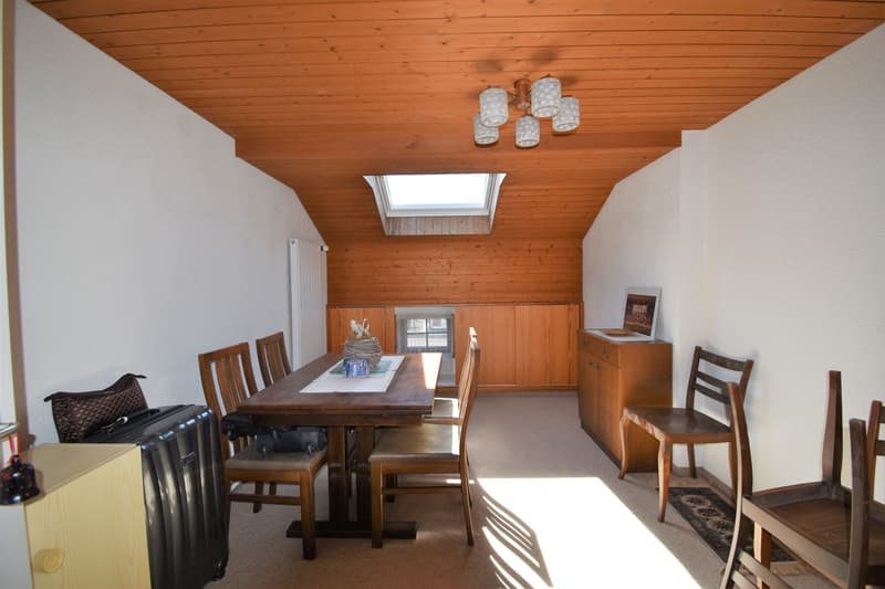 Well-maintained residential house with retail space. (9)