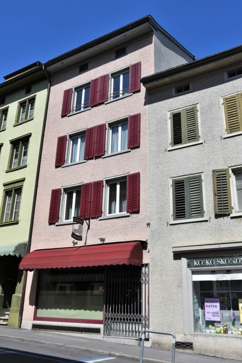 Gepflegtes Wohnhaus mit Ladenlokal. (2)