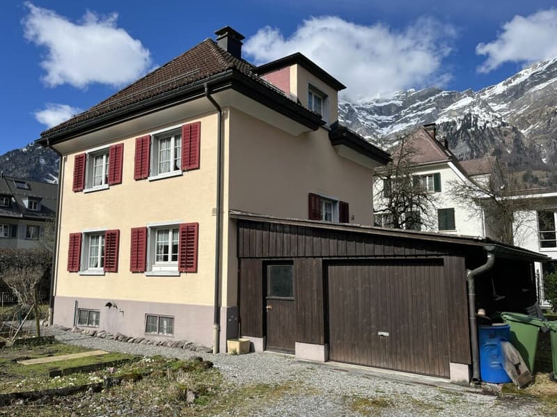 Detached 5.5-room single-family house with large garden and garage (2)