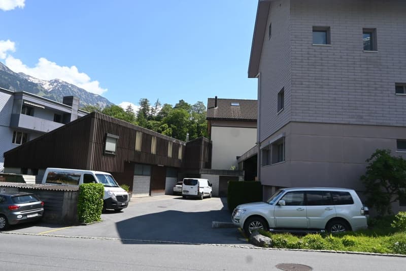 Proprietà residenziale e commerciale interessante in una posizione ben collegata (4)