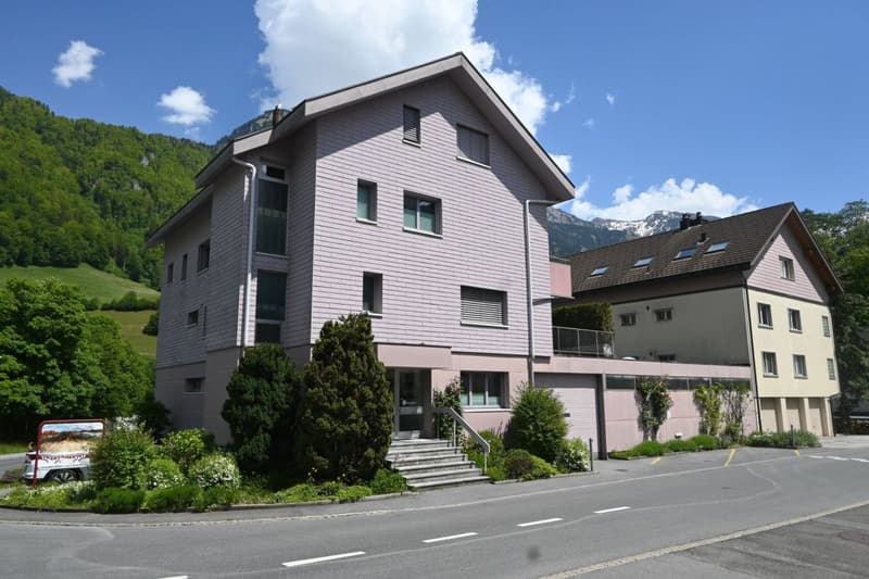 Proprietà residenziale e commerciale interessante in una posizione ben collegata (3)