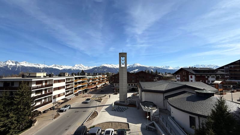 Vue dégagée sur les montagnes (Sud)