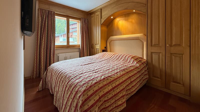 Chambre principale (lit double) / Master bedroom (double bed) / Camera da letto principale (letto matrimoniale)