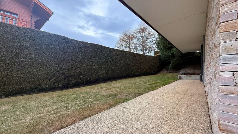 Terrasse extérieure côté Sud / South-facing outdoor terrace / Terrazza esterna esposta a sud