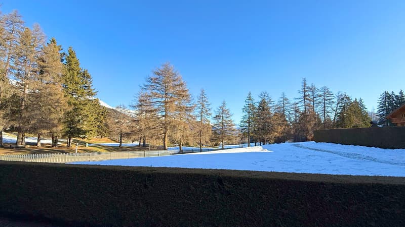 Vue (Est) donnant sur le célèbre parcours de Golf Jack Nicklaus / View (east) of the famous Jack Nicklaus golf course / Vista (Est) sul famoso campo da golf Jack Nicklaus
