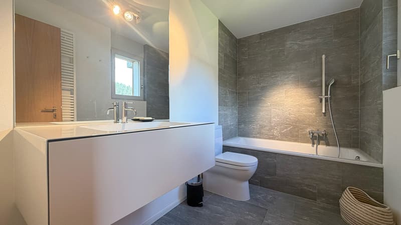 Salle de bains attenante chambre 2
