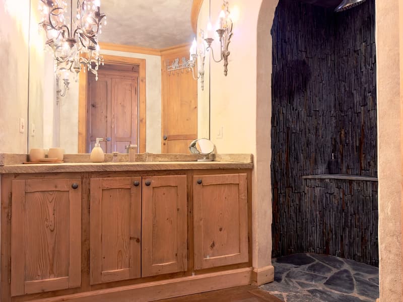Salle de douches en suite  / En-suite shower room  / Sala docce in camera