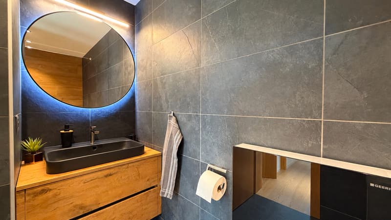Salle de bain - Vue 2 / Bathroom - View 2 / Bagno - Vista 2