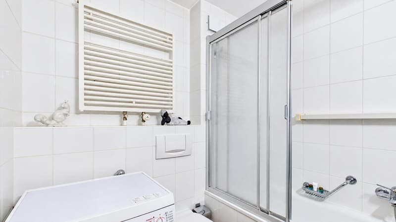 Salle de bain 1 - Vue 2 / Bathroom 1 - View 2 / Bagno 1 - Vista 2