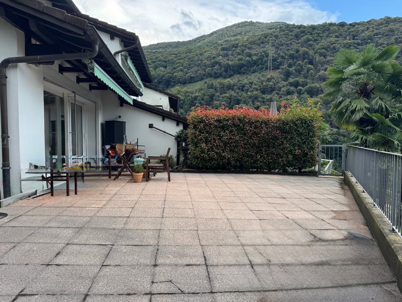 House with lake view in Lugano-Figino (11)