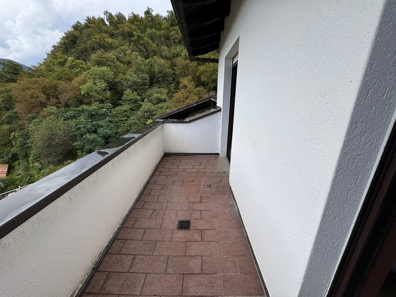 House with lake view in Lugano-Figino (17)