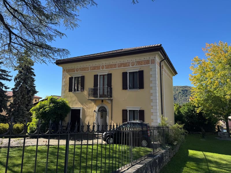 Living in a historic villa in Cadro (1)