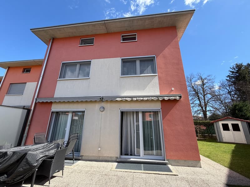 Maison mitoyenne moderne 4.5 avec jardin à Genestrerio (1)