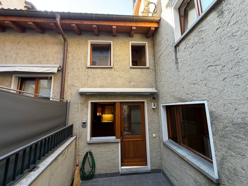 Haus mit 3.5 Zimmern in Bissone (1)