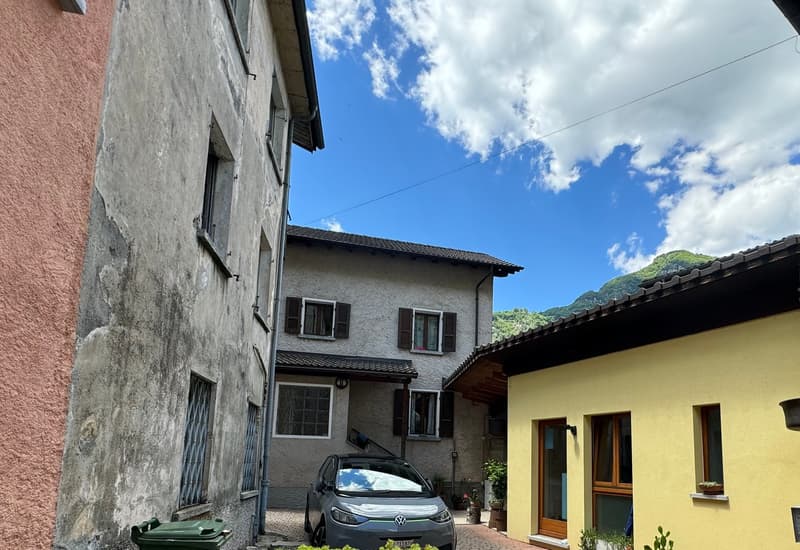 Casa 5.5 locali e un monolocale affittato nel nucleo di Biasca (13)
