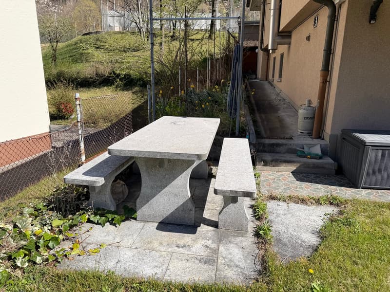 Casa bifamiliare 5.5 e 3.5 indipendente con giardino e box a Bodio (14)