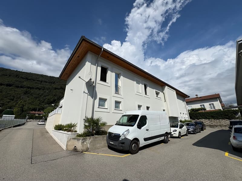 Kommunale gewerbliche Immobilie mit Einnahmen und Wohnung in Bedano (8)