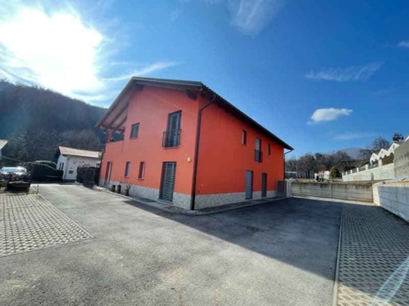 Moderno appartamento 3.5 a Lema Curio con giardino privato (2)