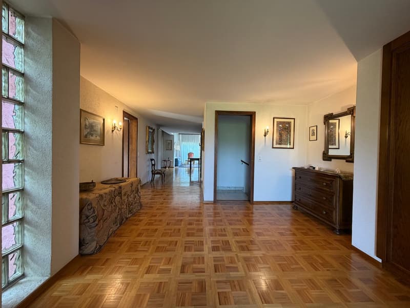 Grande villa signorile anni 70 di 7.5 locali con piscina a Lugano Cadro (4)