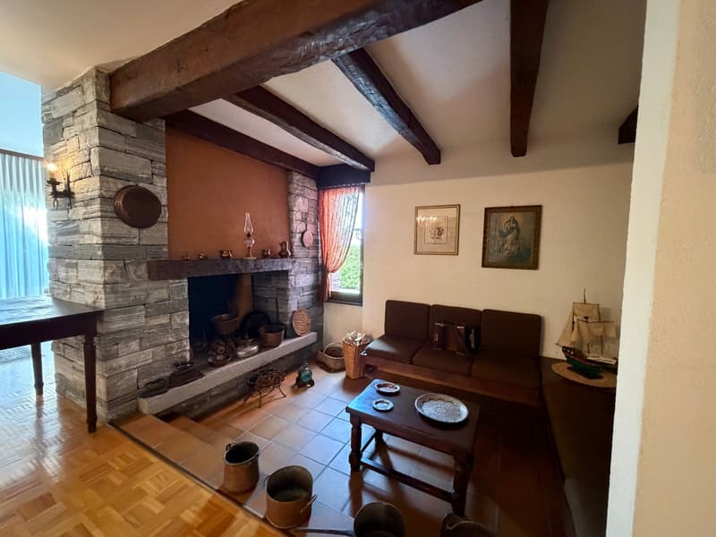 Grande villa signorile anni 70 di 7.5 locali con piscina a Lugano Cadro (1)