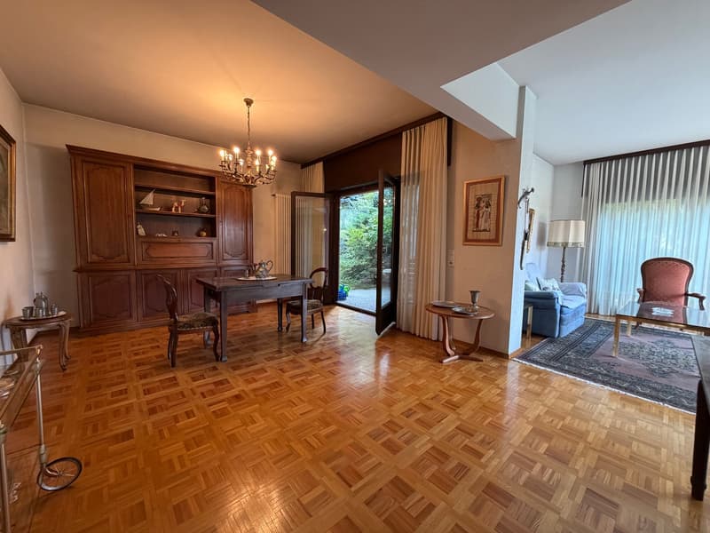 Grande villa signorile anni 70 di 7.5 locali con piscina a Lugano Cadro (2)