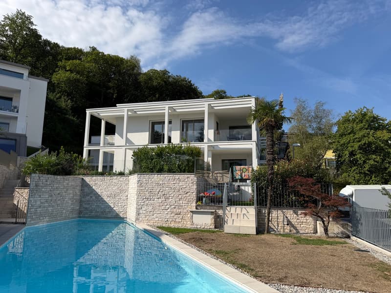 Moderno appartamento 2.5 loc. con giardino e piscina a Breganzona (2)