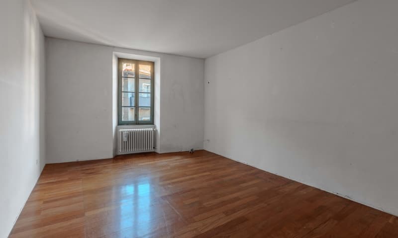 Ampio appartamento di 5.5 locali con balcone a Carona (13)