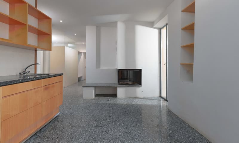 Ampio appartamento di 5.5 locali con balcone a Carona (1)