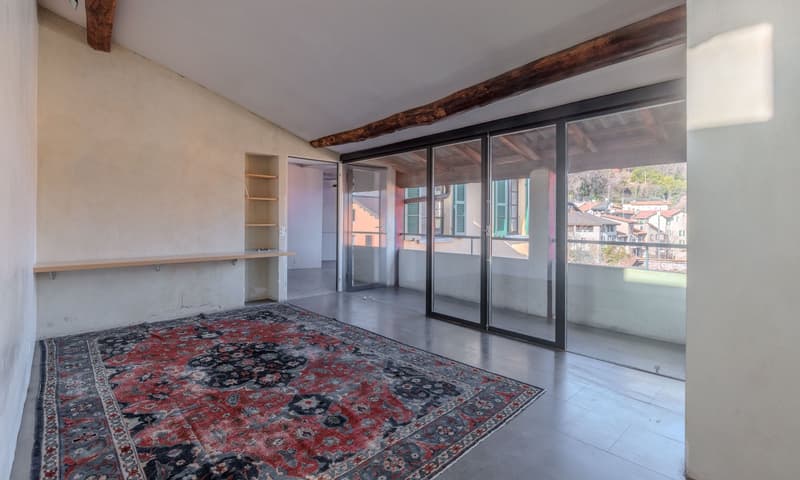 Ampio appartamento di 5.5 locali con balcone a Carona (7)