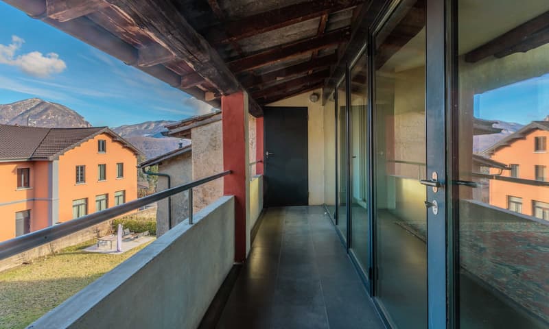 Ampio appartamento di 5.5 locali con balcone a Carona (6)