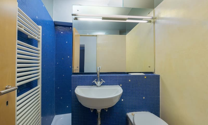 Ampio appartamento di 5.5 locali con balcone a Carona (10)