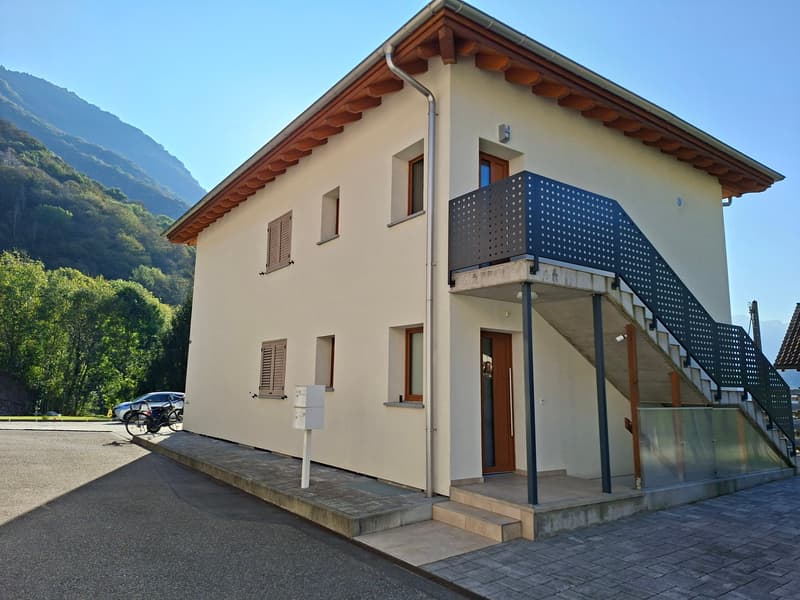 Two-family house with mountain view in Claro (3)